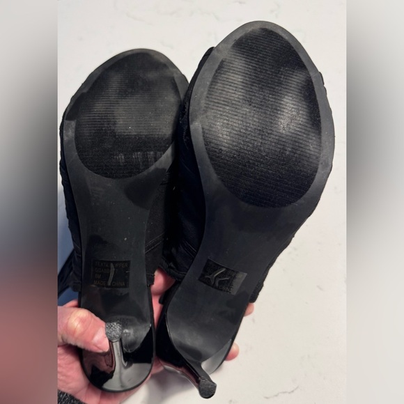 G by Guess Black Cutout Ankle Boots elastic Back Strap 4 inch Heels size 8M - Picture 9 of 10